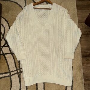 Women's V-Neck Cable Knit Sweater - Cream size Large